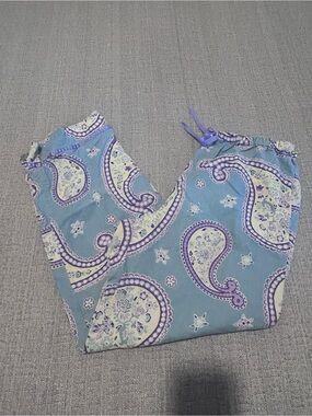 Delicates Blue Paisley Lounge Pants with Lavender Accents. 100% Cotton Size M